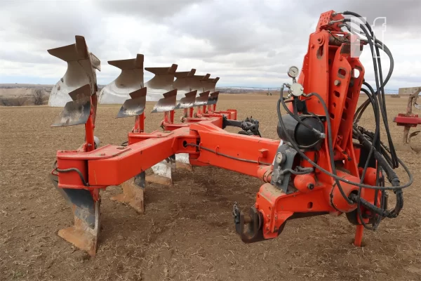 2013 Kuhn 6 Bottom Fully Mounted Roll Over Plow