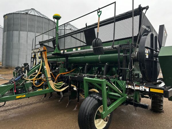 2016 Lockwood 6 Row Air Cup Planter with Axle Steering