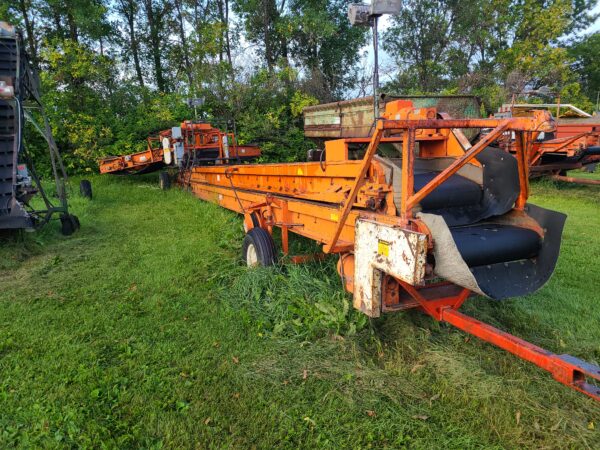 60ft X 30in Mayo Mfg Telescopic Conveyor with 2 Belted Chain Stingers