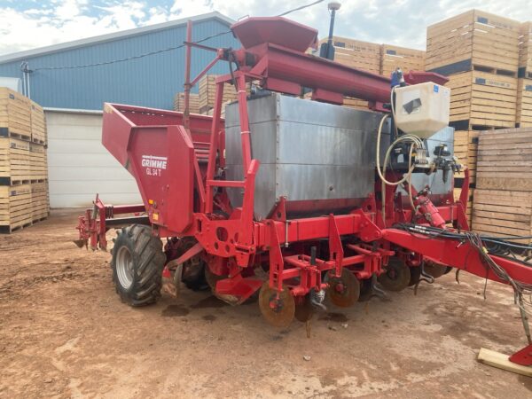 2008 Grimme GL34T Planter with Dry Fertilizer & Mounted Rear Hiller