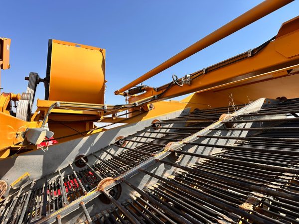 2016 Double L 973 4 Row Harvester - Image 25