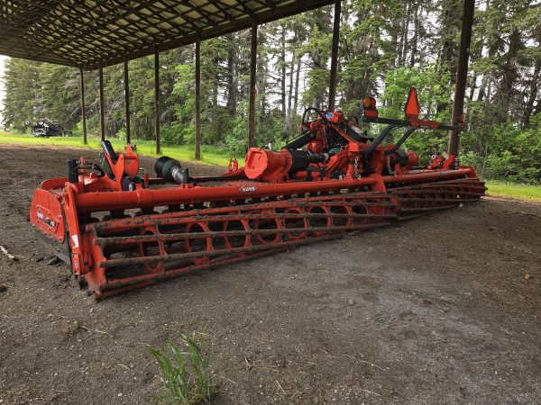 26ft Kuhn Hydraulic Folding Heavy Duty Power Harrow - Image 4