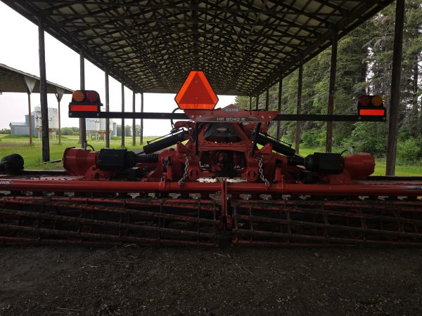 26ft Kuhn Hydraulic Folding Heavy Duty Power Harrow - Image 5