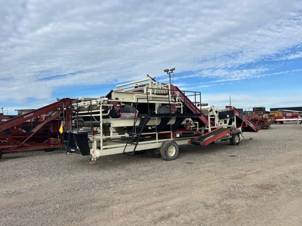 3240 Harriston Clodhopper with Peg Belt & Trash Blower