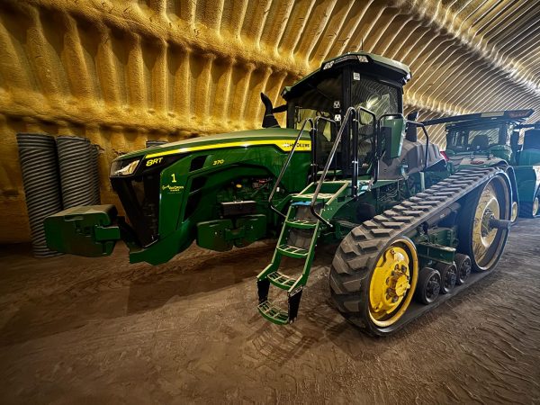 2021 John Deere 8RT 370 / IVT Trans 40K / 16in Tracks / Only 1787hrs