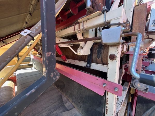 3240 Harriston Clodhopper with Peg Belt & Trash Blower - Image 2