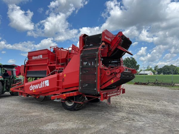 2017 Dewulf RDT 2 Row Harvester - Image 23