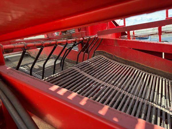 2017 Dewulf RDT 2 Row Harvester - Image 3