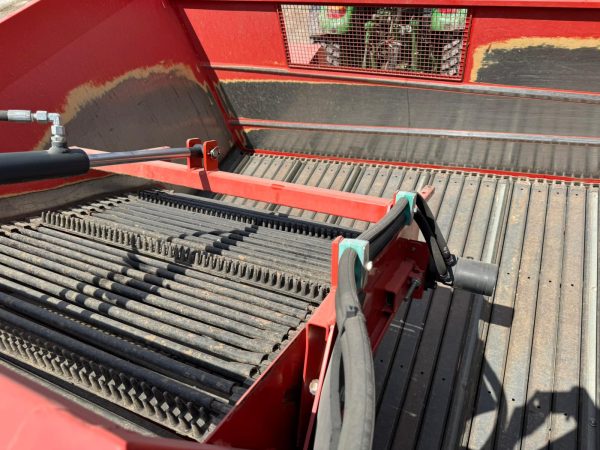 2017 Dewulf RDT 2 Row Harvester - Image 14