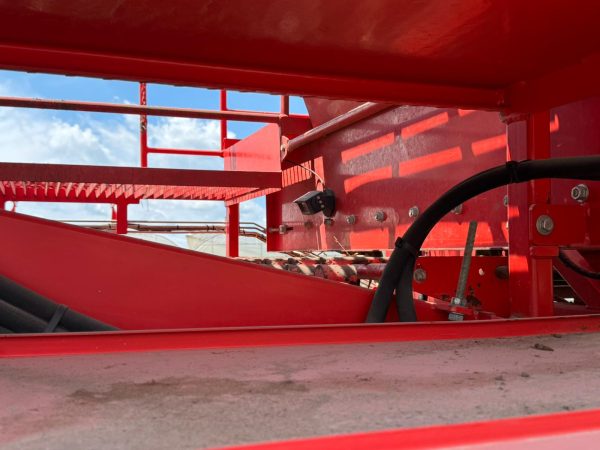 2017 Dewulf RDT 2 Row Harvester - Image 19