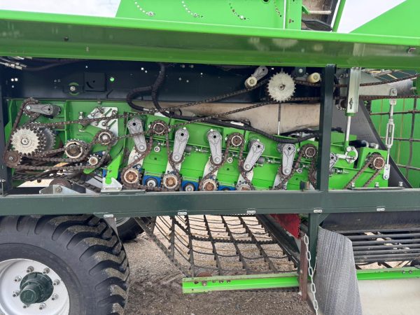 2013 AVR Espirit 2 Row 36in Direct Load Potato Harvester - Image 33