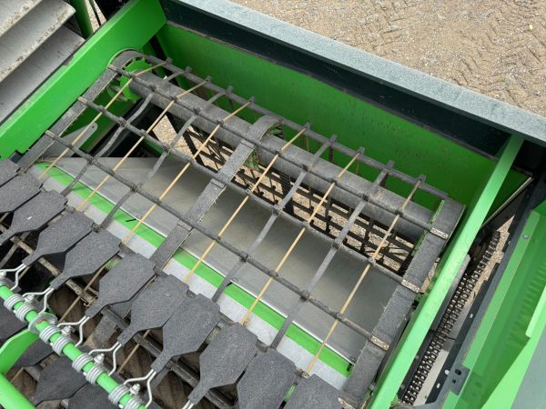 2013 AVR Espirit 2 Row 36in Direct Load Potato Harvester - Image 7