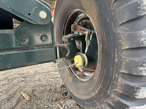 2013 AVR Espirit 2 Row 36in Direct Load Potato Harvester - Image 8