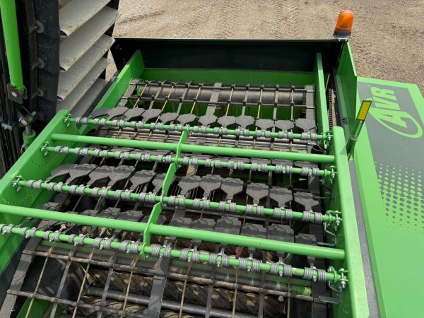 2013 AVR Espirit 2 Row 36in Direct Load Potato Harvester - Image 12