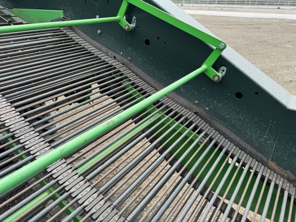2013 AVR Espirit 2 Row 36in Direct Load Potato Harvester - Image 15