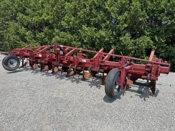 9080 Spudnik 8 Row 36in Row Shaper with Water Retention Pocket Makers