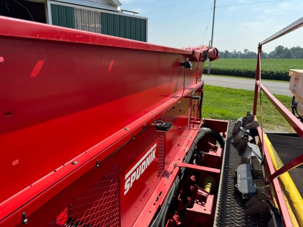 2019 Spudnik 8060 6 Row 36in Planter with Dry Fertilizer / Excellent - Image 27