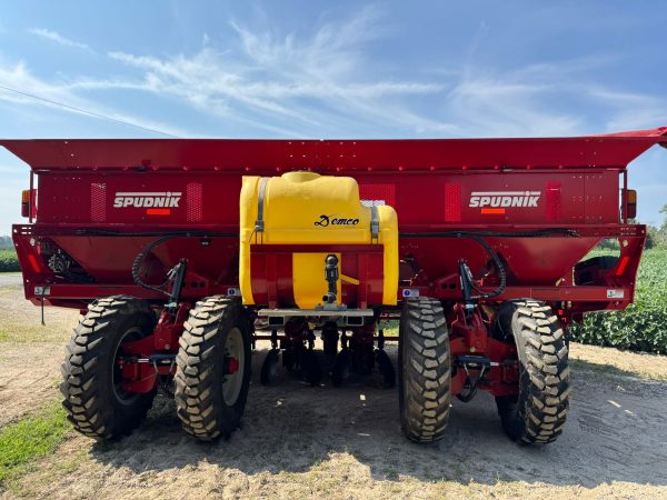 2019 Spudnik 8060 6 Row 36in Planter with Dry Fertilizer / Excellent - Image 35