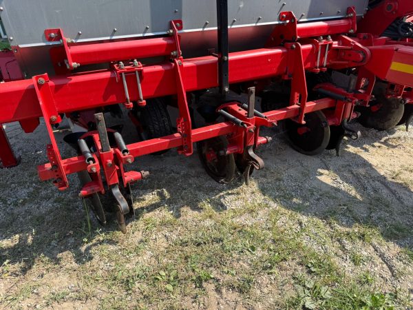 2019 Spudnik 8060 6 Row 36in Planter with Dry Fertilizer / Excellent - Image 37