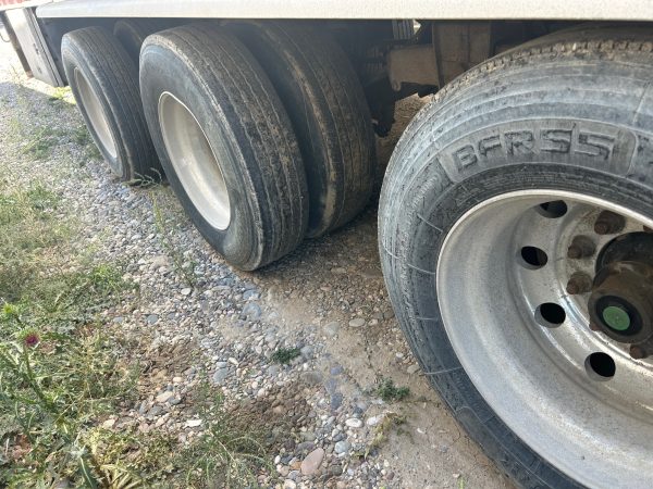 2003 Western 3 Axle Live Bottom Trailer - Image 11