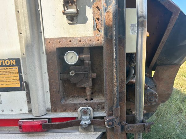 2003 Western 3 Axle Live Bottom Trailer - Image 12