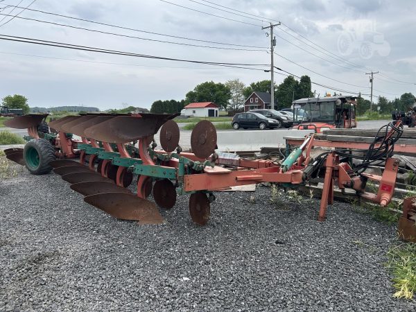 Kverneland PX100-8 Roll Over Plow with Coulters - Image 8