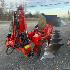 Kuhn Vari Master 182  5 Bottom Fully Mounted Roll Over Plow