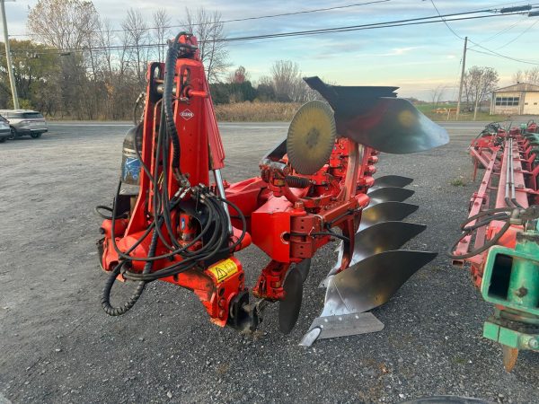 Kuhn Vari Master 182  5 Bottom Fully Mounted Roll Over Plow