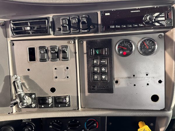 2019 Kenworth T370 Tandem / Allison Automatic - Image 4