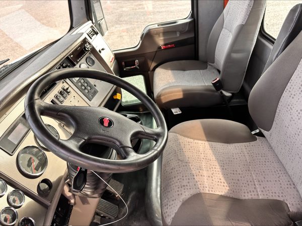 2019 Kenworth T370 Tandem / Allison Automatic - Image 12