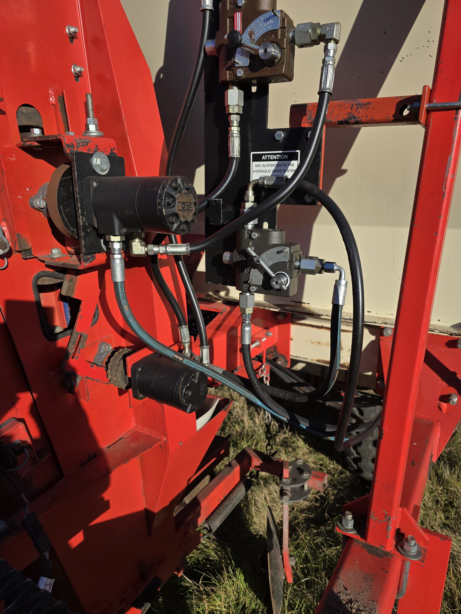 Harriston 6 Row 36in Cup Type Potato Planter with Row Shaper Hilling Attachment / 2nd of 2 Planters - Image 14