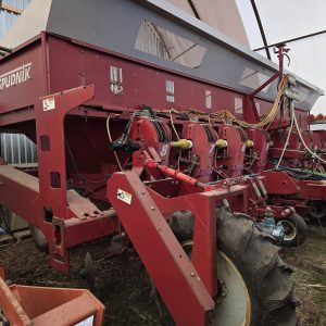 8080 Spudnik 8 Row 34in Cup Type Pull Type Planter