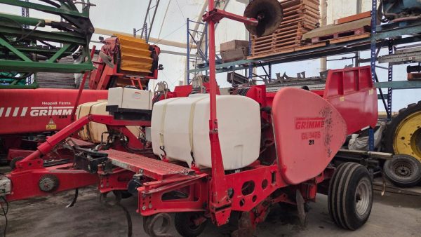 2002 Grimme GL34ZS 4 Row Cup Type Planter