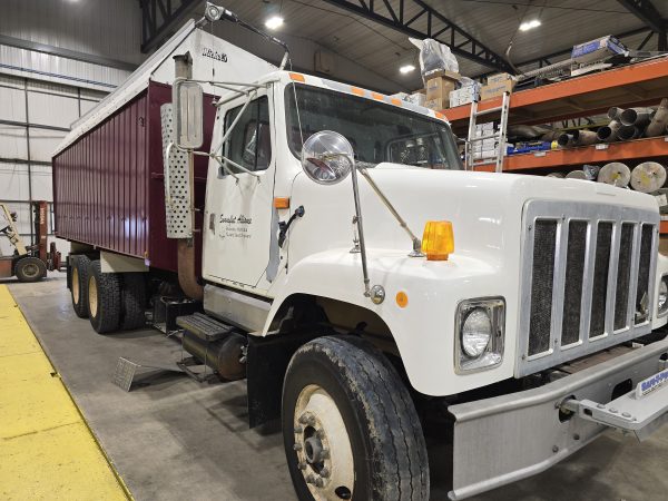 '96 International 2574 Tandem Axle with 21ft Spudnik Live Bottom Box