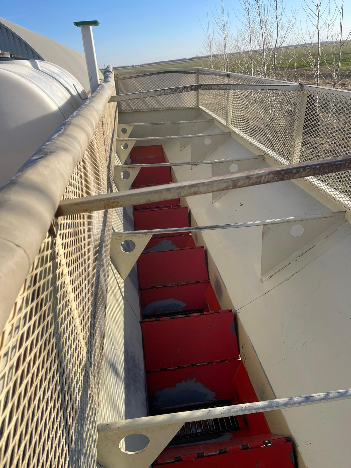 2008 Harriston 8 Row Cup Type Planter - Image 4