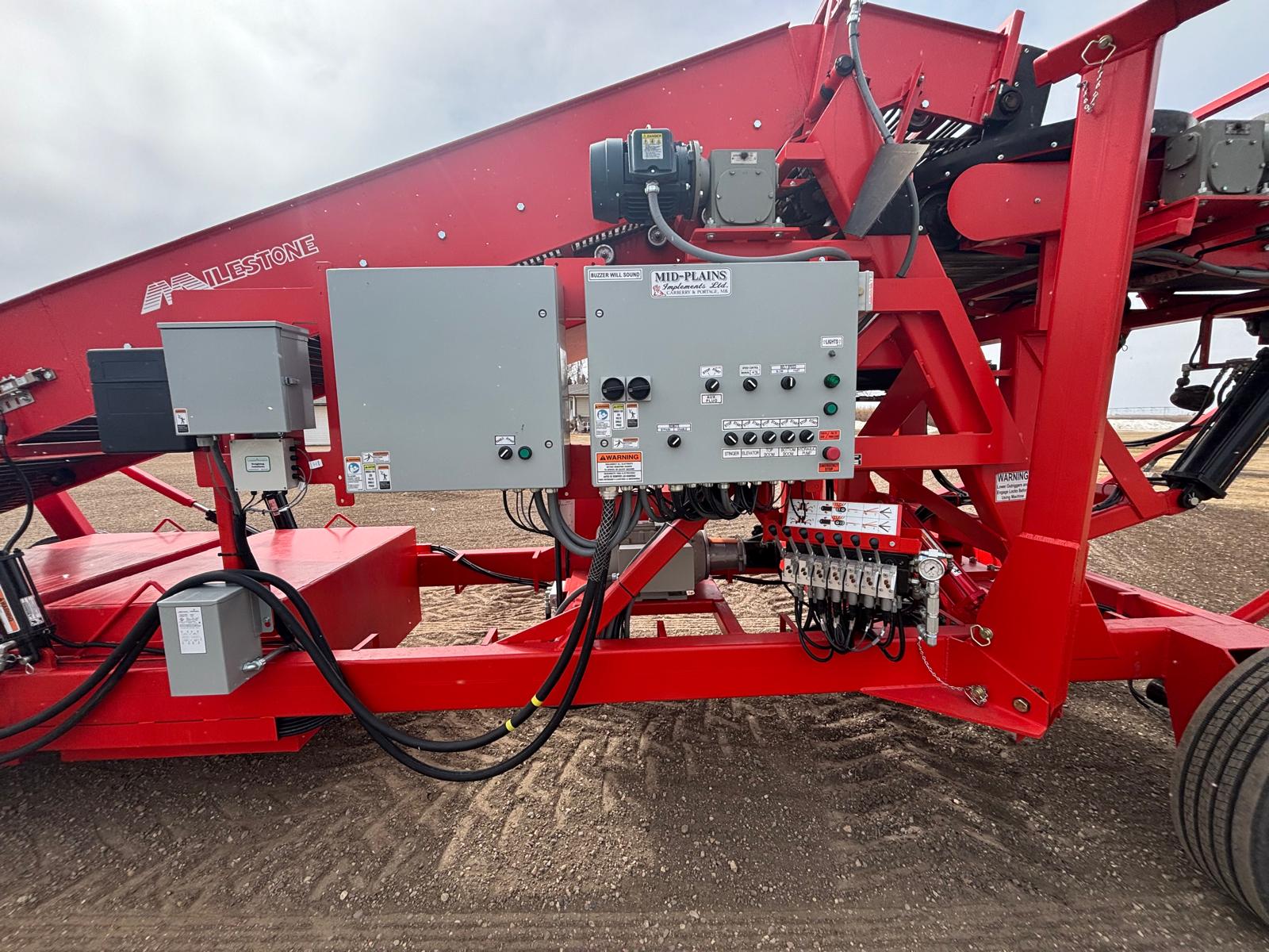 2024 Milestone 36in Single Phase Telescopic Piler - Image 2
