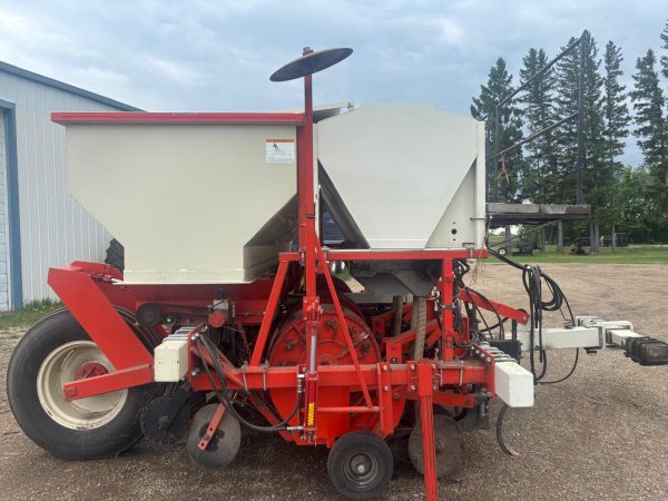 Harriston 4 Row 38in Pick Type Planter with Dry Fertilizer