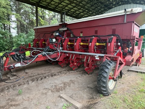 Spudnik 8 Row 36in Cup Type Pull Type with Planter Steerable Axles