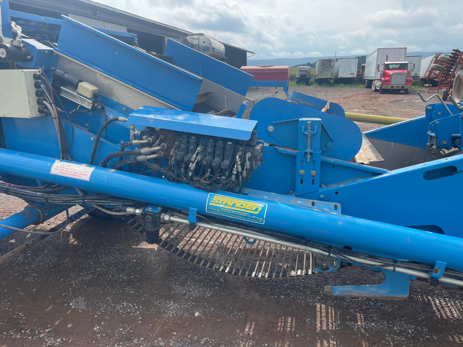 2024 Standen Engineering Quality Master 2 Row Potato Harvester / Only 200 Acres - Image 6